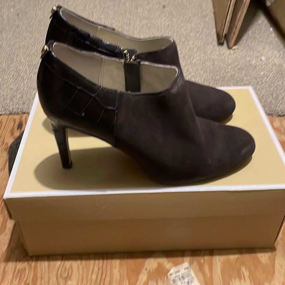 MICHAEL KORS brown bootie